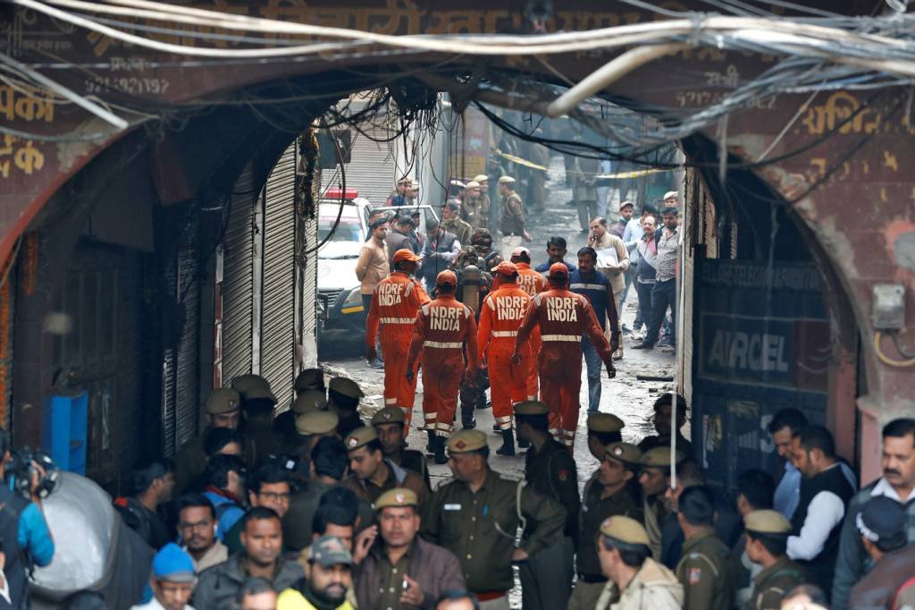 Incêndio em fábrica na Índia deixa ao menos 43 mortos e 16 feridos