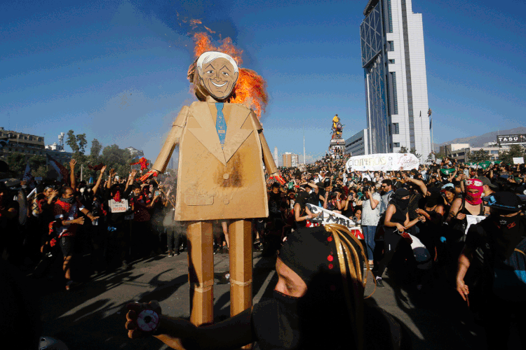 Chile: 67% dos entrevistados apoiam os protestos contra o governo de Piñera (Marcelo Hernandez / Freelancer/Getty Images)