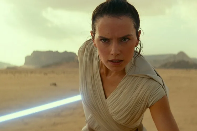 Rey em cena do filme Star Wars: A Ascensão Skywalker ((c) 2019 Lucasfilm Ltd. & TM. All Rights Reserved./Divulgação)