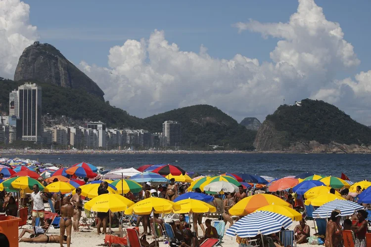 Poluição: plásticos e bitucas de cigarro liberam a lista de lixos encontrados nas praias brasileiras (Fernando Frazão/Agência Brasil)