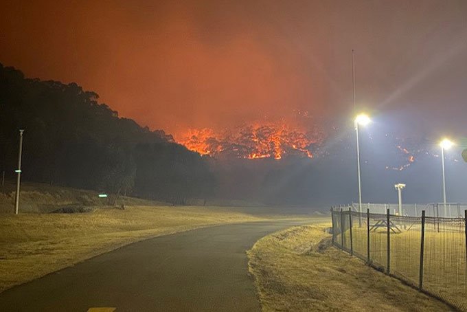 Incêndios: onda de calor de ontem fez as autoridades locais elevarem o alerta contra incêndios para "condições catastróficas" (Department of Justice New South Wales (NSW)/Reuters)