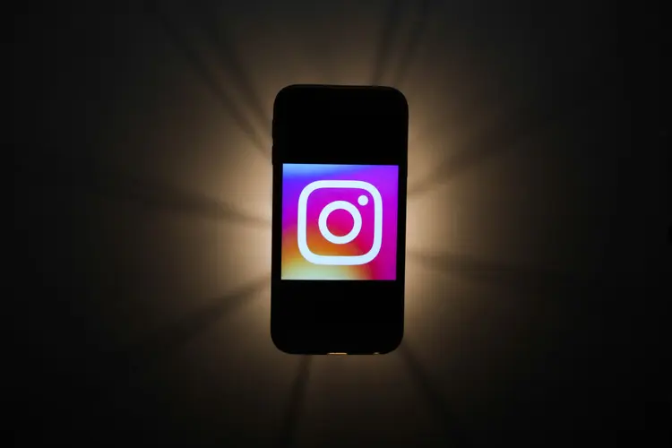 Instagram: em 10 anos, aplicativo passou a fazer parte da vida digital e impactou concepção estética (NurPhoto/Getty Images)