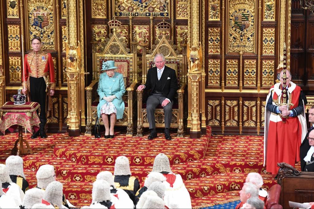 Elizabeth II abre trabalhos do Parlamento e apresenta programa de Johnson