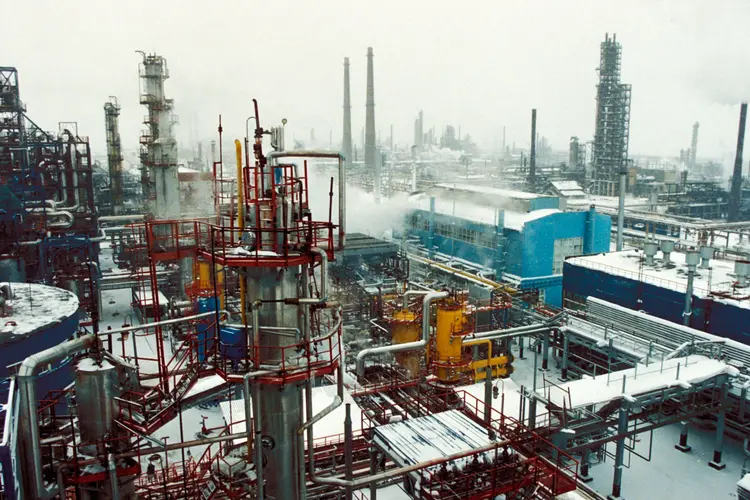Petróleo: dados desta segunda-feira mostram que os russos produziram em média 64 mil bpd além do que deveriam de acordo com o pacto (SVF2/Getty Images)
