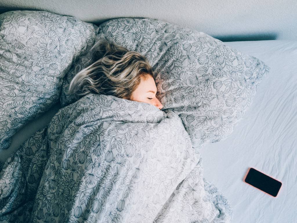 Sono: dormir mais de nove horas por noite pode aumentar consideravelmente as chances de um AVC (Adam Kuylenstierna / EyeEm/Getty Images)