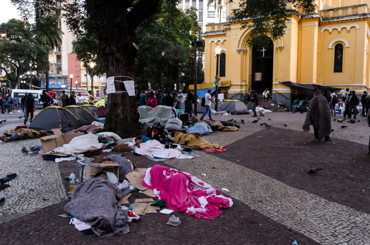 Moradores de rua, em São Paulo: ação de zeladoria urbana ocorrida no dia 29 de julho de 2017, no Viaduto Júlio de Mesquita Filho, na região da Bela Vista (Gustavo Basso/NurPhoto/Getty Images)