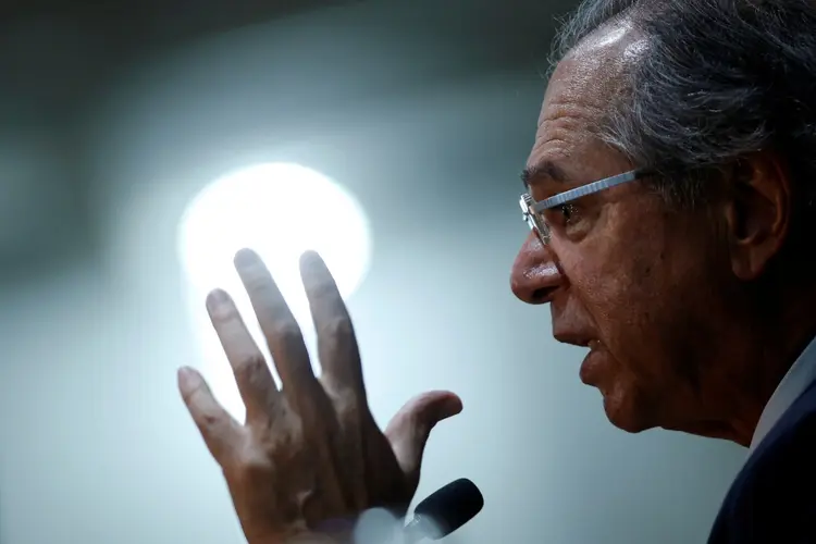 Paulo Guedes: ministro da Economia voltou a falar em tributação de movimentações financeiras (Adriano Machado/Reuters)