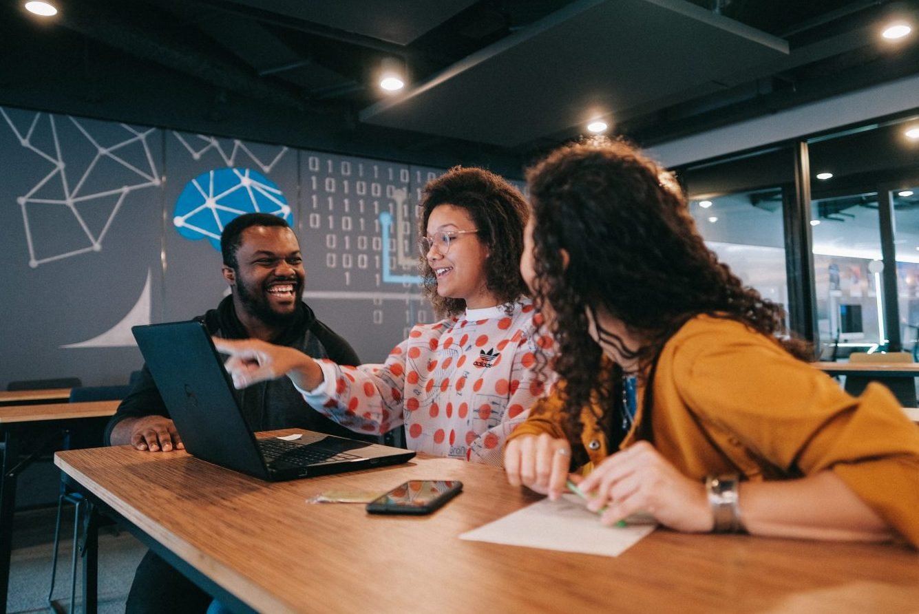 Curso de inglês gratuito para negros está com as inscrições abertas