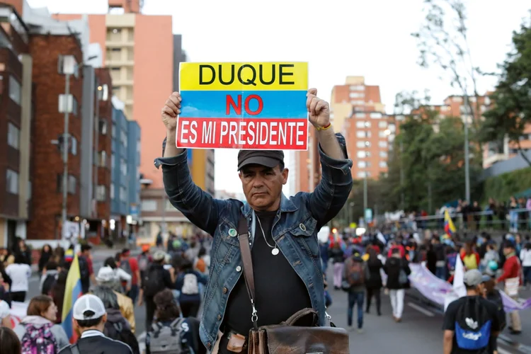 Colômbia: pacote de medidas emergenciais do governo não foi o suficiente para tirar manifestantes das ruas  (Carlos Jasso/Reuters)