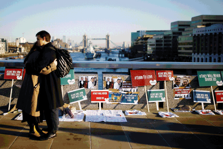 London Bridge: Londres e Cambridge prestaram homenagem nesta segunda-feira (Henry Nicholls/Reuters)