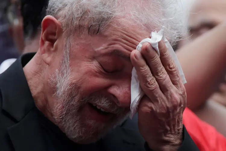 Lula: defesa do ex-presidente diz que o TRF-4 causou constrangimento ilegal ao petista ao realizar o julgamento (Ueslei Marcelino/Reuters)