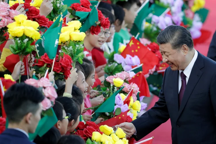 Macau: Xi Jinping chega à região que comemora seu 20° aniversário sob controle da China (Jason Lee/Reuters)