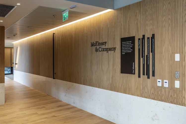 A companhia tem um time de 45.000 profissionais pelo mundo. Destes, 17.000 chegaram à companhia nos últimos cinco anos (McKinsey/Divulgação)