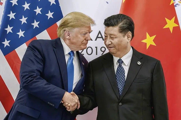 China fecha consulado dos EUA e leva a quedas nas bolsas globais (Kevin Lamarque/Reuters)