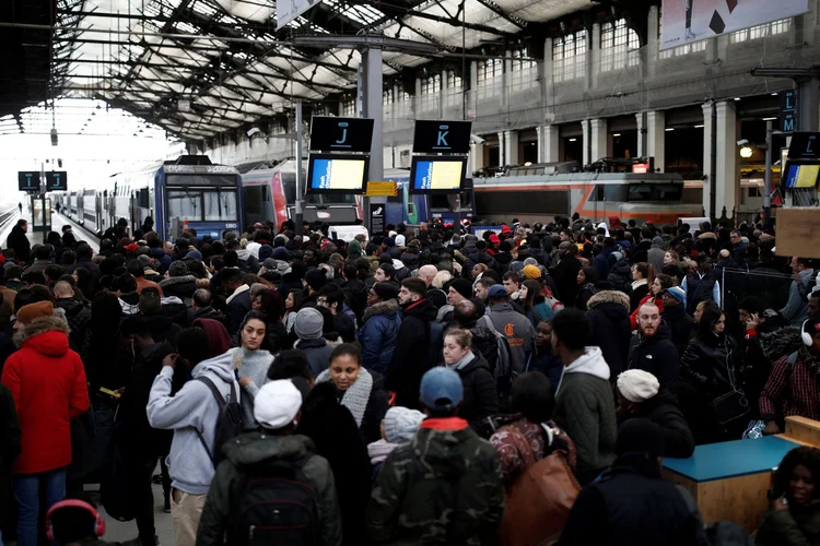 Protestos na França: freve atingiu os sistemas de transportes públicos no país  (Benoit Tessier/Reuters)