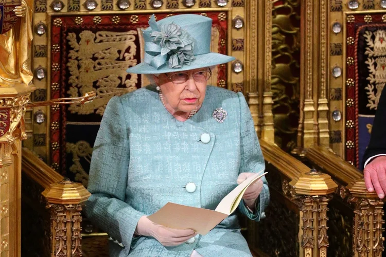 ELIZABETH II: a monarca leu o programa de governo do primeiro-ministro pela segunda vez nos últimos dois meses.  / Aaron Chown/Pool via REUTERS (Aaron Chown/Pool/Reuters)