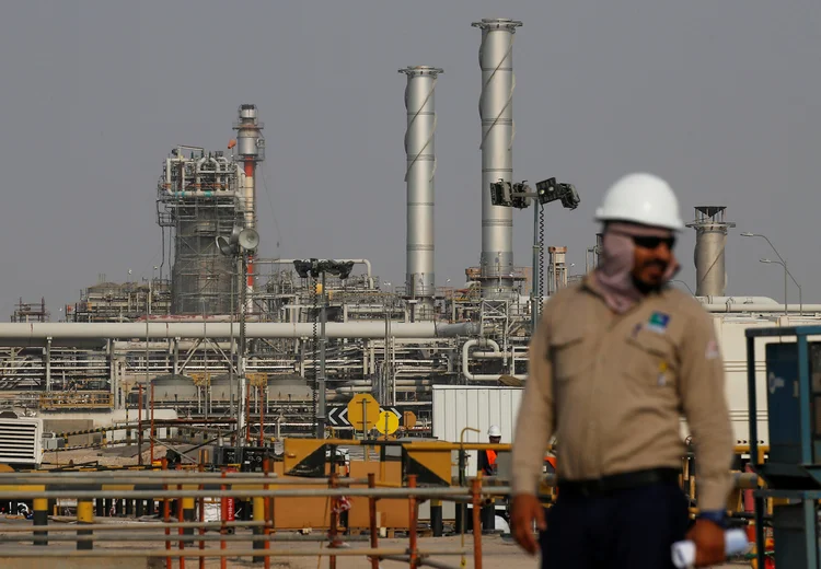 Saudi Aramco: IPO de petroleira estatal faz sauditas cobrarem novos cortes (/Maxim Shemetov/File Photo/Reuters)