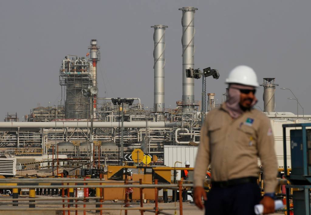 Saudi Aramco: IPO de petroleira estatal faz sauditas cobrarem novos cortes (/Maxim Shemetov/File Photo/Reuters)