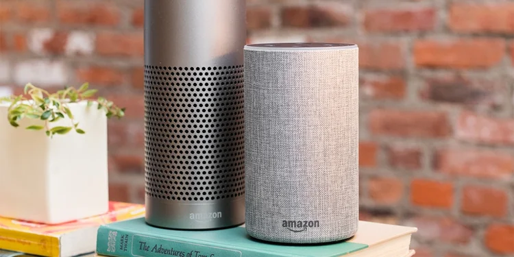 Amazon Echo: Amazon, Apple e Google, da Alphabet, foram alvo de críticas por revelações de que usaram gravações das interações dos clientes com assistentes virtuais para treinar seus sistemas de IA (Amazon/Divulgação)