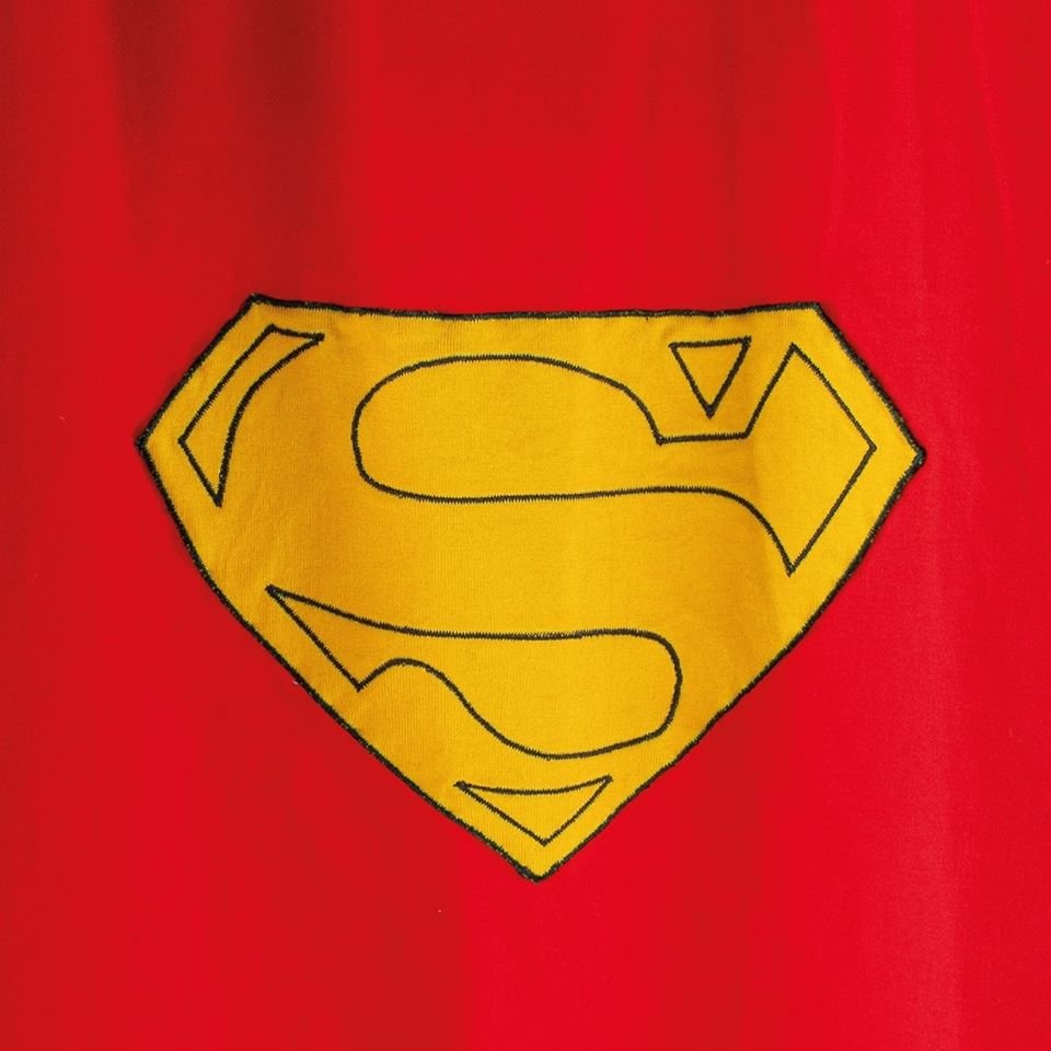 Super-Homem: Detalhe da capa original usada por Christopher Reeve no filme de 1978 (Facebook/Reprodução)