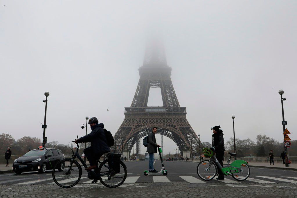 Torre Eiffel e vários museus estão fechados por conta da greve na França