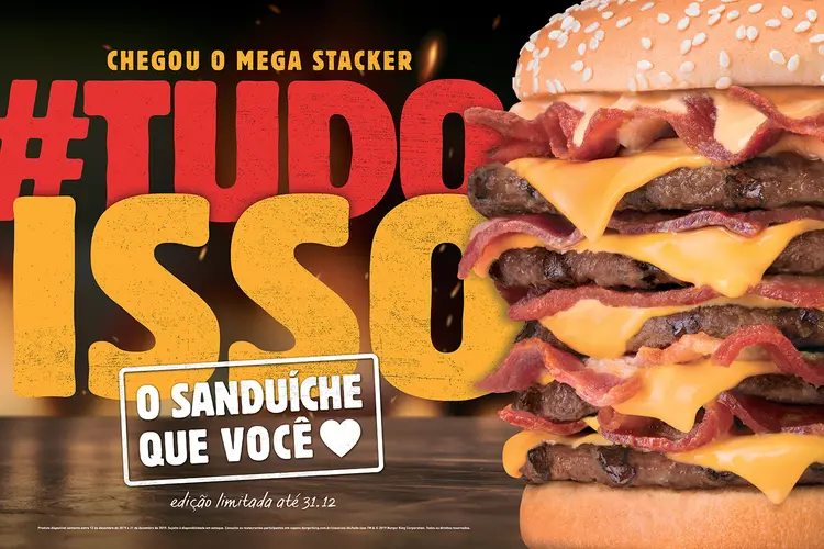 Mega Stacker #TudoIsso tem cinco hambúrgueres, 20 fatias de bacon, queijo e molho (Burger King/Divulgação)