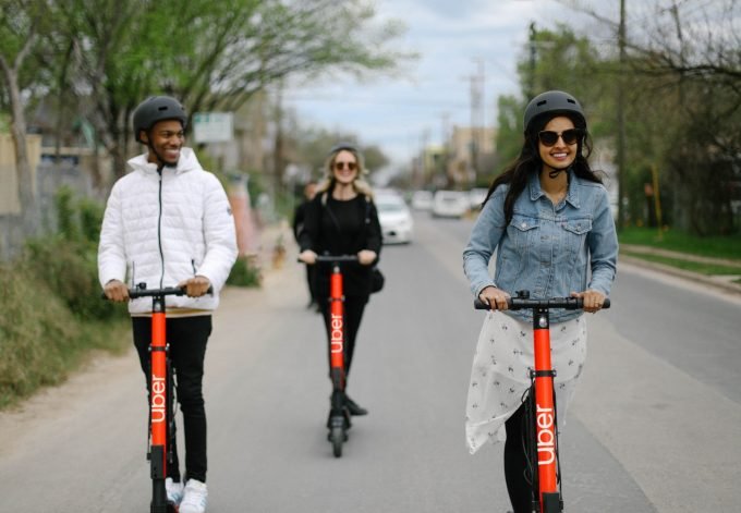 Prefeitura de São Paulo freia patinetes da Uber na capital