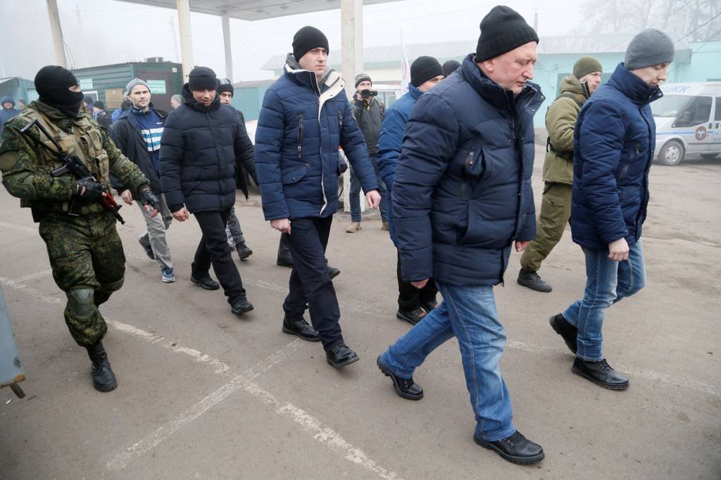 Ucrânia e separatistas trocam 200 prisioneiros; brasileiro está entre eles