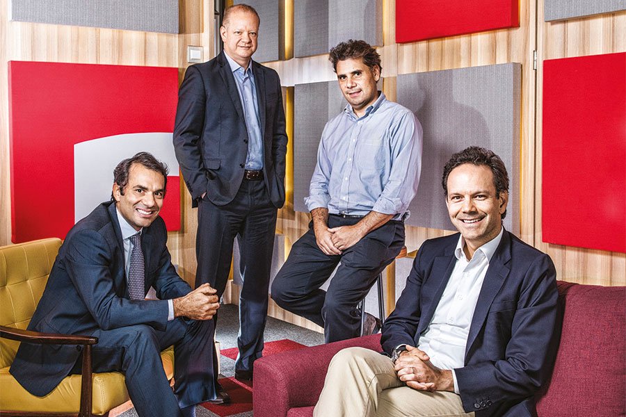 Rafael Bello Noya, Jean Pierre Dupui, Luiz Masagão e Mario Leão, executivos do Santander: a rede global como trunfo (Germano Lüders/Exame)