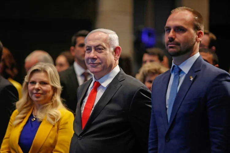 Benjamin Netanyahu e Eduardo Bolsonaro em abertura de escritório neste domingo 15: relação próxima de Brasil com Israel (AFP/AFP)