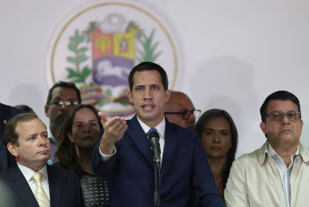 Em clima de incertezas, Guaidó prepara sessão no Parlamento da Venezuela
