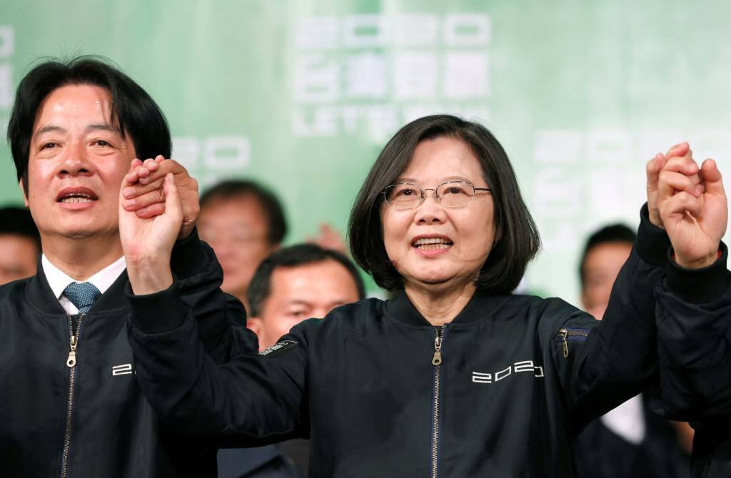 Tsai Ing-wen é reeleita presidente de Taiwan com 57% dos votos