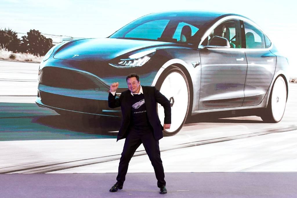 Sem salário, Elon Musk pode ganhar bônus de US$ 50 bi com alta da Tesla