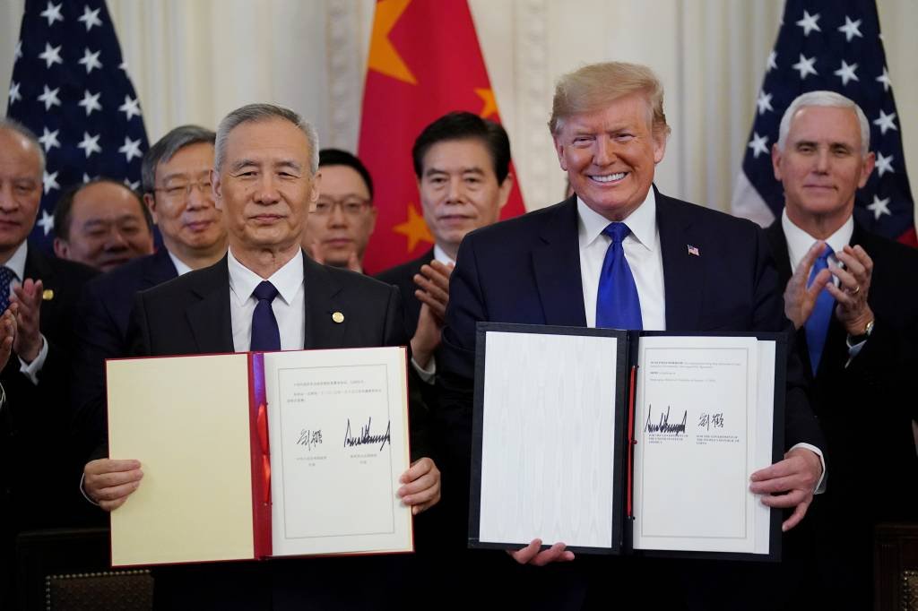 Estados Unidos e China assinam primeira fase de acordo comercial