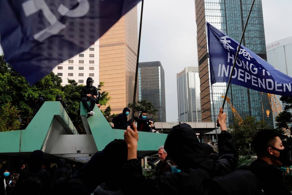 Quatro pessoas são presas em protestos em Hong Kong