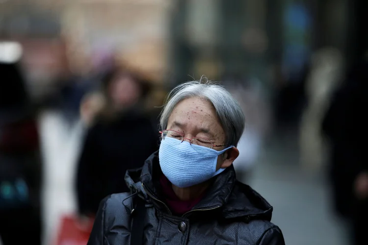 Pandemia: a valorização de ações de empresas como a Allmed pode ser sinal de que os investidores estão desesperados para encontrar algo positivo em um cenário sombrio para a economia global (Jason Lee/Reuters)