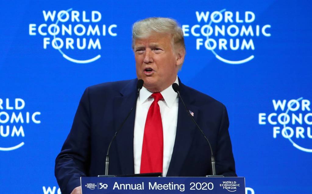 Na frente de Greta, Trump critica "catastrofistas" ambientais em Davos