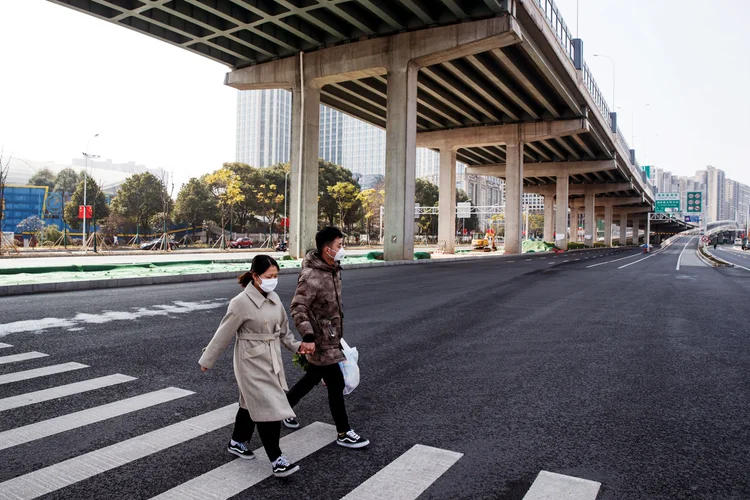 Ruas vazias na China: alguns analistas calculam que o PIB do país pode encolher até 2 pontos percentuais (Thomas Peter/Reuters)