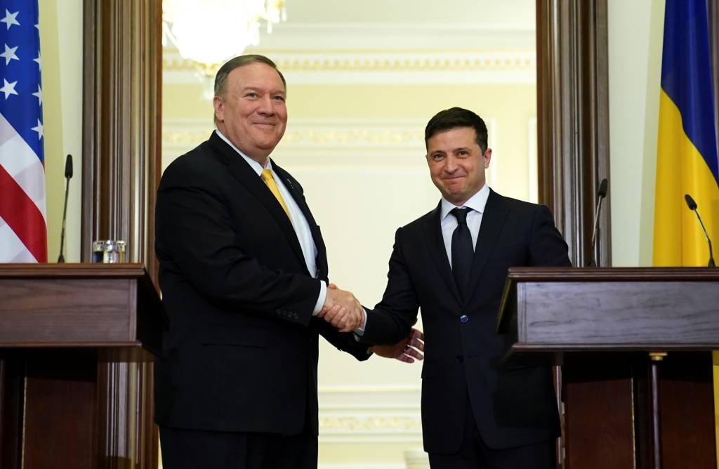Pompeo promete apoio à Ucrânia em meio a julgamento de impeachment