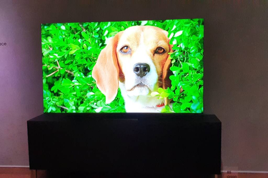 Samsung lança TV 8K com “tela infinita”