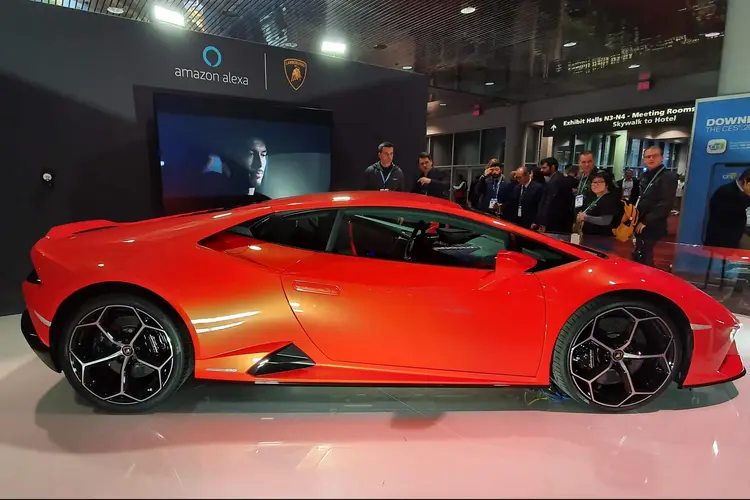 Lamborghini: montadora apresentou carro com com Alexa na CES 2020 (Lucas Agrela/Site Exame)