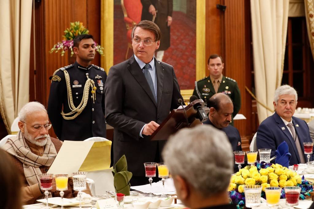 Após visita de Bolsonaro, Índia dá isenção de visto como certa