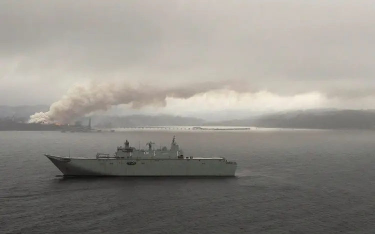 Fogo na Austrália: fumaça chegou ao Brasil   (POIS Helen Frank/Australian Department of Defence/Handout/Reuters)