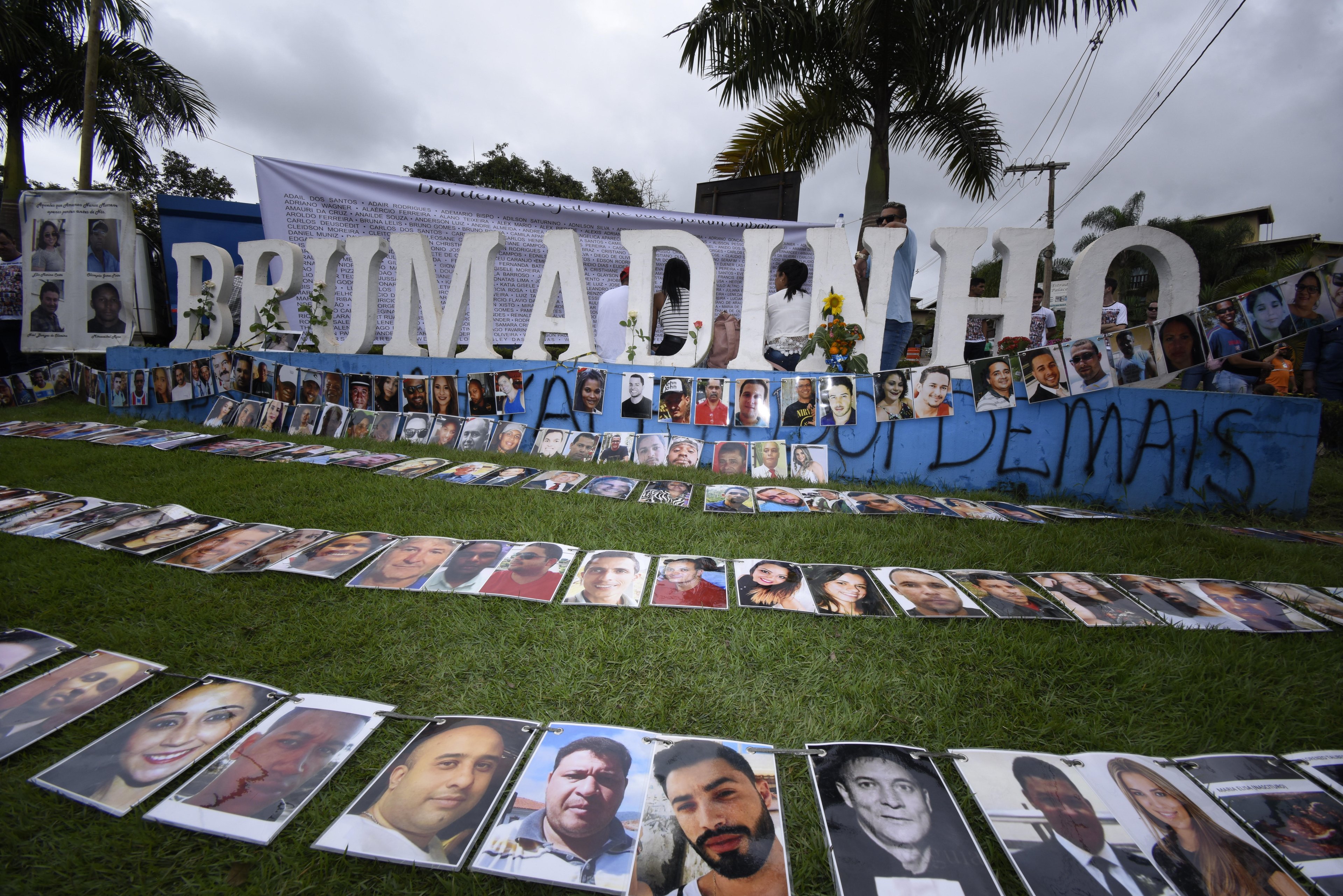 "Dói demais", dizem familiares 1 ano após desastre em Brumadinho