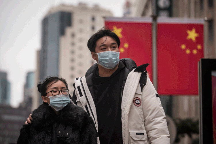 Com coronavírus, chineses evitam sair de casa e usam máscaras  (Qilai Shen/Bloomberg)