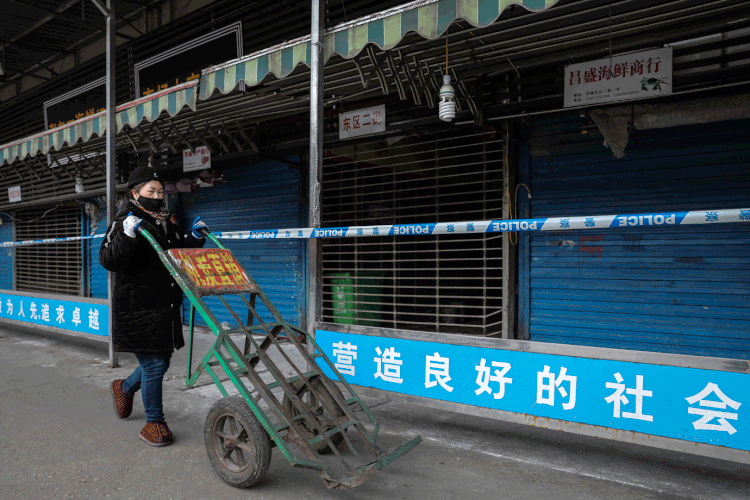 China: surto do coronavírus coincide com o Ano Novo Lunar, quando milhões de pessoas viajam pelo país ou para o exterior (Getty Images / Correspondente/Getty Images)