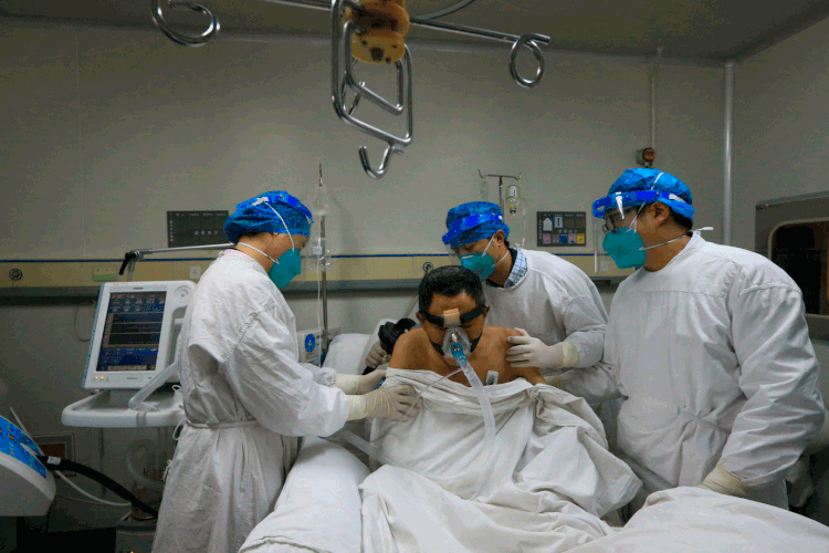 Coronavírus: epidemia obrigou autoridades chinesas a isolarem a cidade de Wuhan (Barcroft Media / Colaborador/Getty Images)