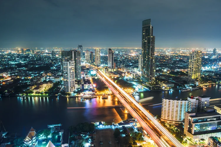 Cidades grandes: a ONU está confiante que a aceleração da economia continuará em 2021, com um aumento do PIB global de 2,7% (Boy_Anupong/Getty Images)