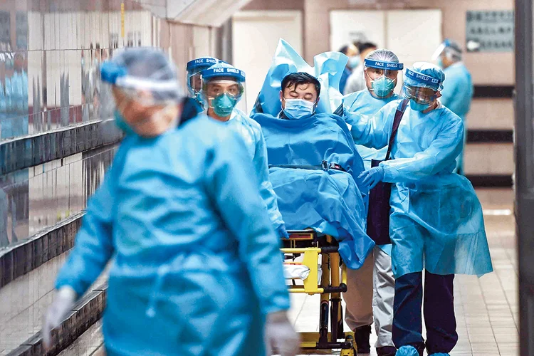 Hospital em Hong Kong: bolsa local caiu 2,8% nesta quinta-feira  (Cnsphoto/Reuters)