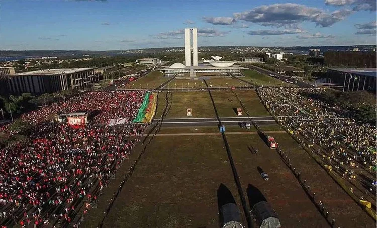 Democracia em Vertigem: documentário de Petra Costa é um dos pré-indicados ao Oscar 2020 (Netflix/Reprodução)